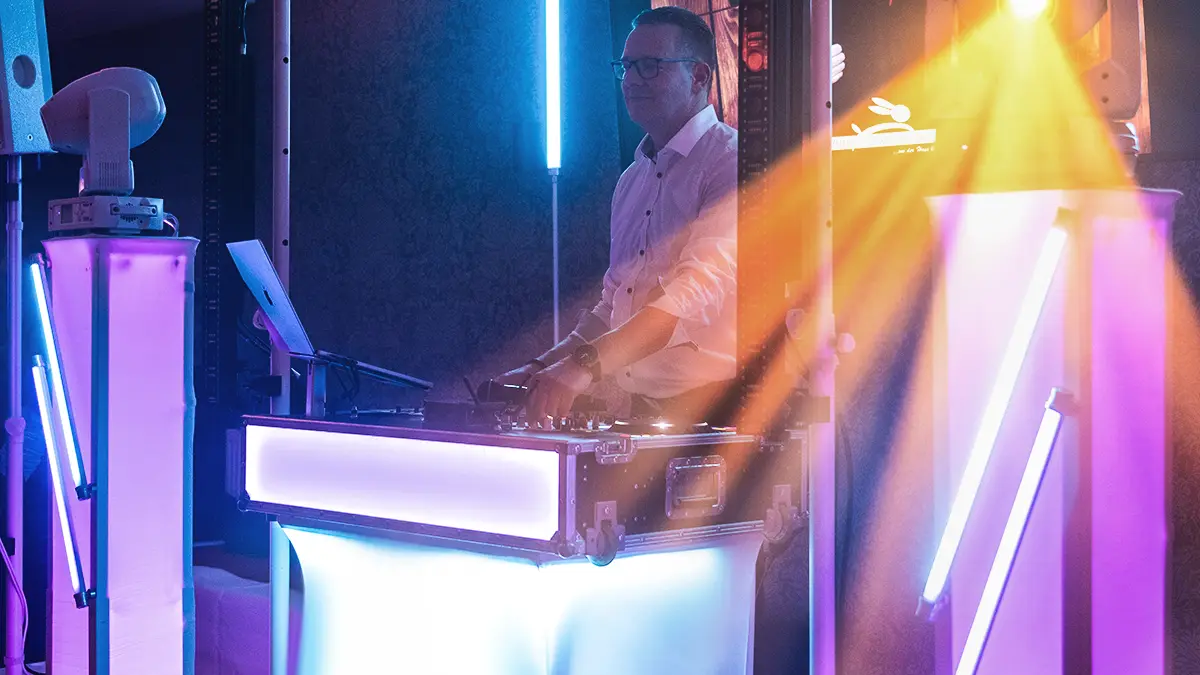 DJ René de Rot mit professionellem Event-Setup in Oldenburg