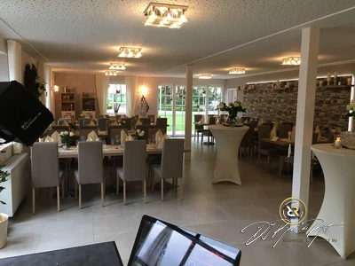 Hölzerne Hochzeit | Zum Golfblick | Hochzeits-DJ René de Rot | Bild 4 von 11