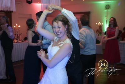 13 | 04 | 2019 - Hochzeit - Ostfriesischer Hof - DJ René de Rot - Bild 9 von 32