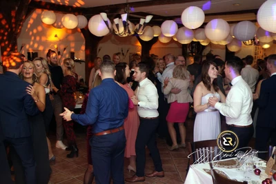 21 | 12 | 2021 - Winterhochzeit - Hof Egbers - Ganderkesee - DJ René de Rot - Bild 11 von 24