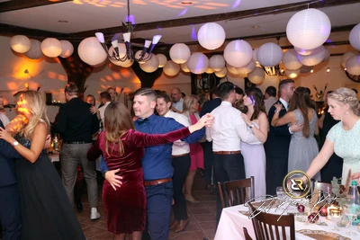 21 | 12 | 2021 - Winterhochzeit - Hof Egbers - Ganderkesee - DJ René de Rot - Bild 13 von 24