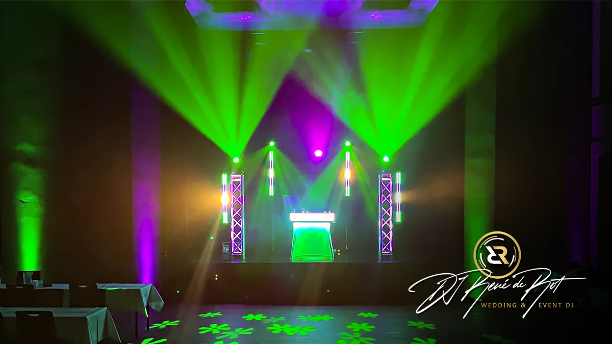 Lichtsetup mit Eurolite STP-14 Sunbars und farbigen Effekten