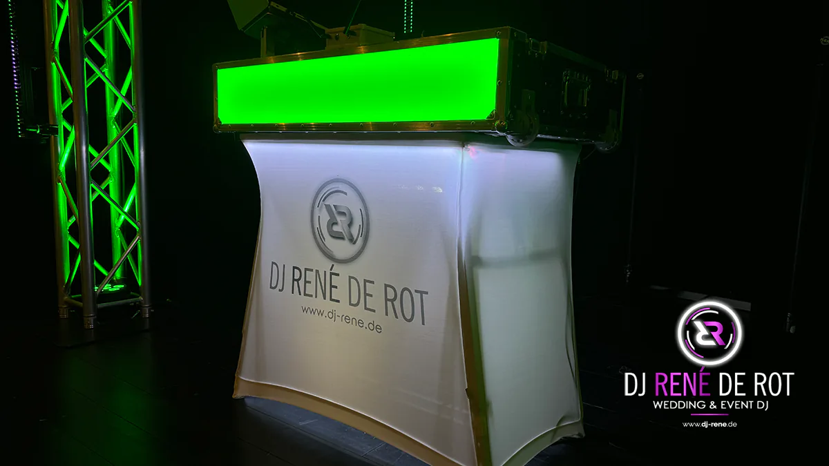 Das neue Case für den DDJ-FLX10 auf meinem DJ-Tisch