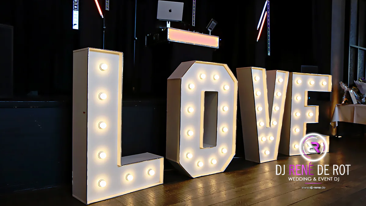 XXL Love Buchstaben von DJ René de Rot aus Oldenburg