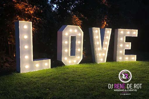 Highlight für eure Hochzeitsparty | LED Love Buchstaben | DJ René de Rot